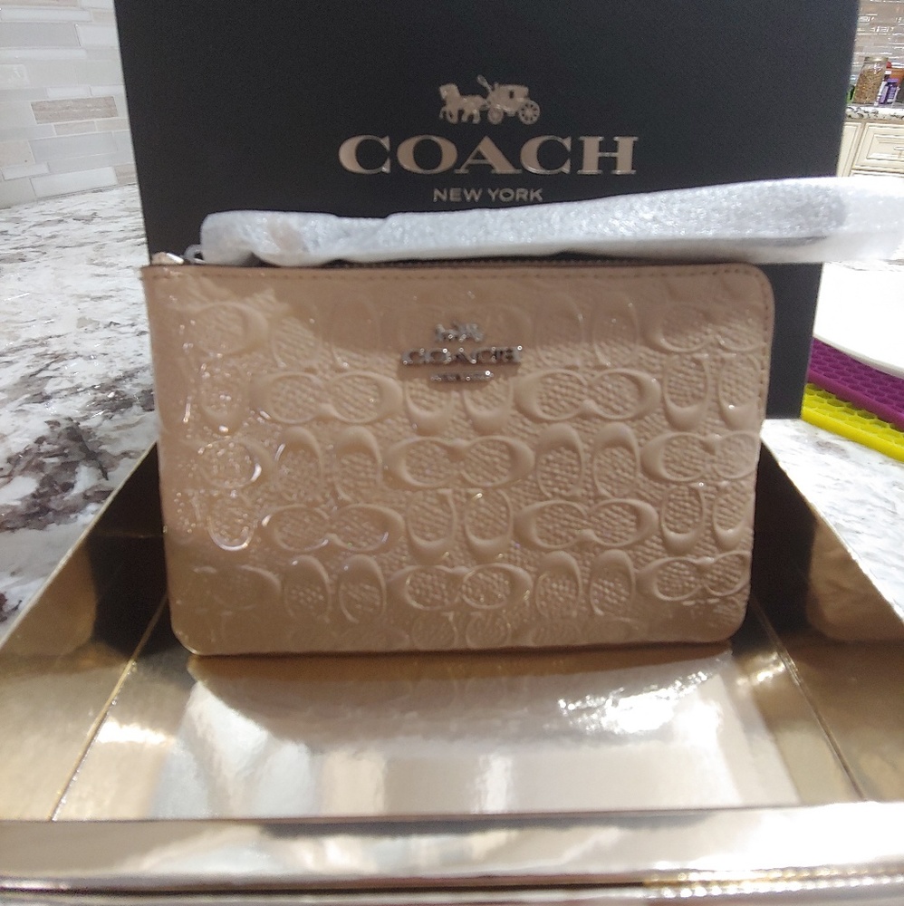 🎁 COACH WRISTLET